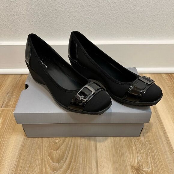 LIZ CLAIBORNE Barbara Black Closed Toe Wedge Size 6 - Picture 2 of 8